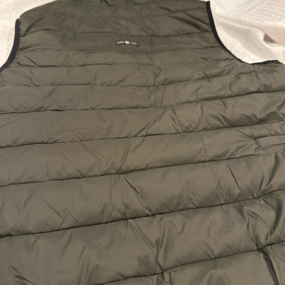 Salty Crew Barrier Vest Military Green Technical Quilted Puffer Utility Small - Picture 5 of 10